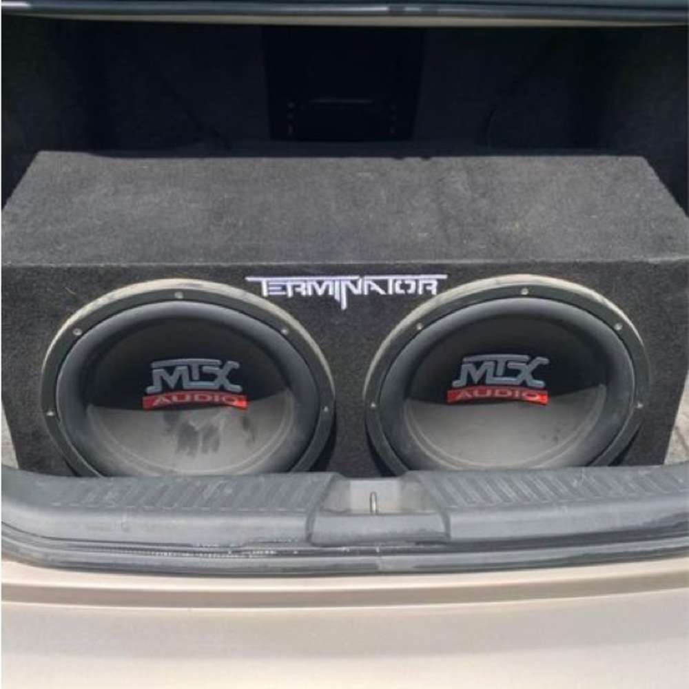 MTX TNE212D 12-Inch 1200-Watt Car Audio Dual Loaded
Subwoofer Box Enclosure